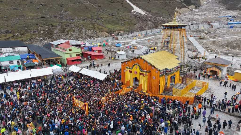 रुद्रप्रयाग : मंत्र उच्चारण के बीच विधि-विधान से खुले बाबा केदारनाथ धाम के  कपाट,सीएम पुष्कर धामी ने पीएम मोदी के नाम से की पहली पूजा… - TOP KI KHABAR